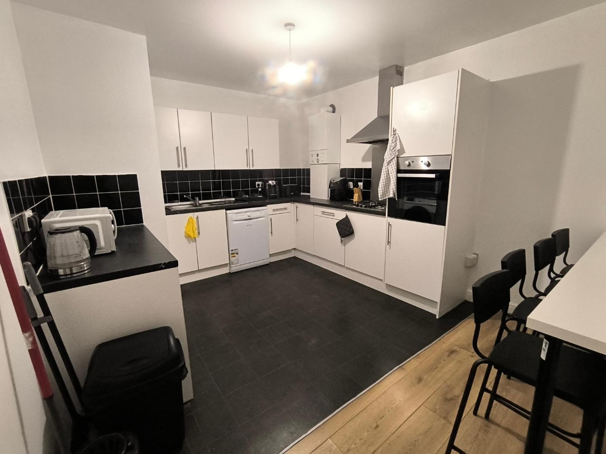 3 Persons Room, 1min Walk From South Wimbledon Station Affittacamere *