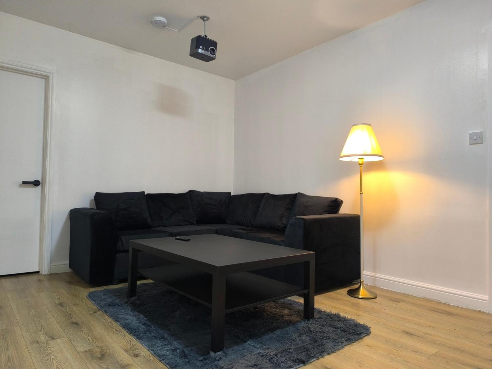 Affittacamere 3 Persons Room, 1min Walk From South Wimbledon Station *
