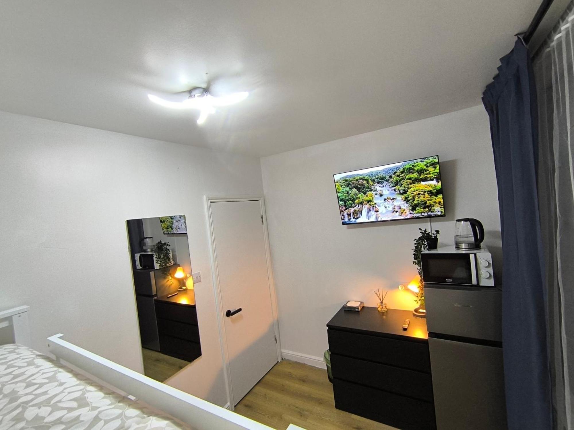 Affittacamere 3 Persons Room, 1min Walk From South Wimbledon Station *