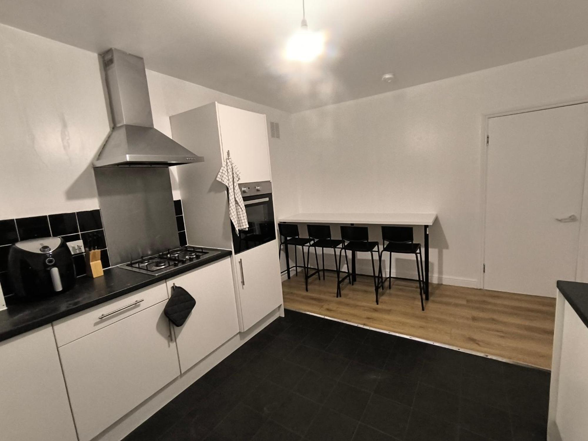 Affittacamere 3 Persons Room, 1min Walk From South Wimbledon Station Londra