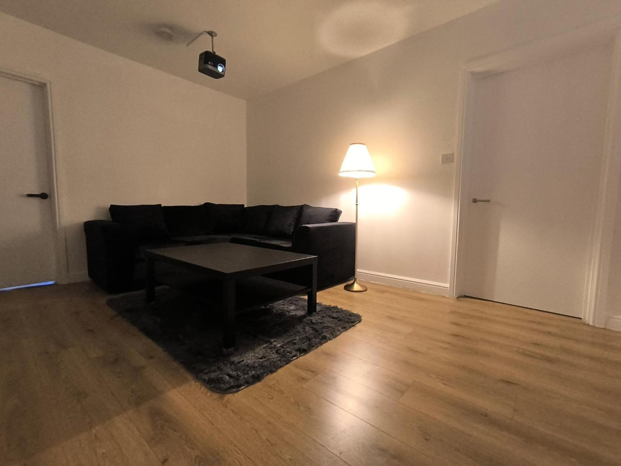 Affittacamere 3 Persons Room, 1min Walk From South Wimbledon Station Londra