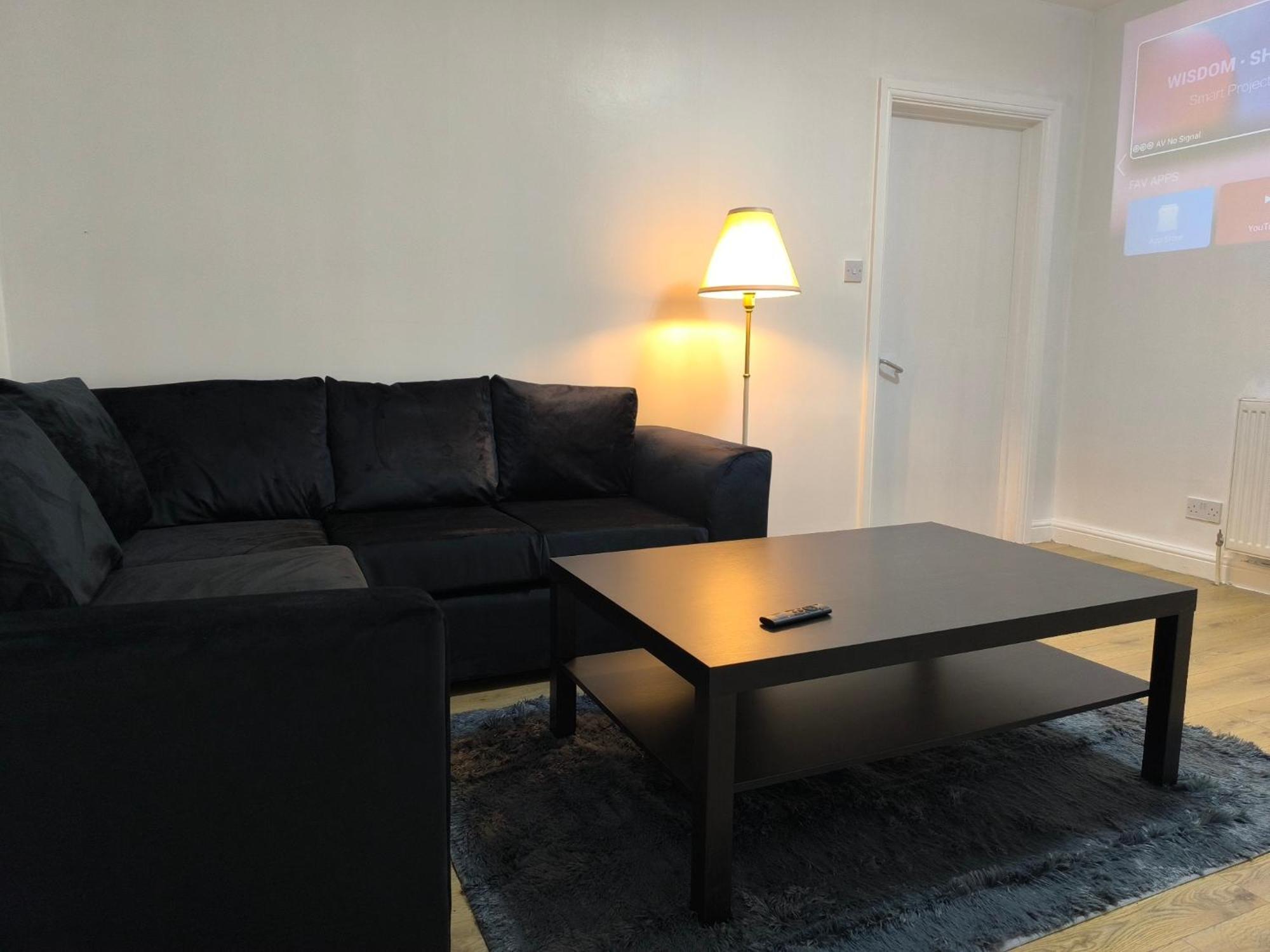3 Persons Room, 1min Walk From South Wimbledon Station Affittacamere Londra