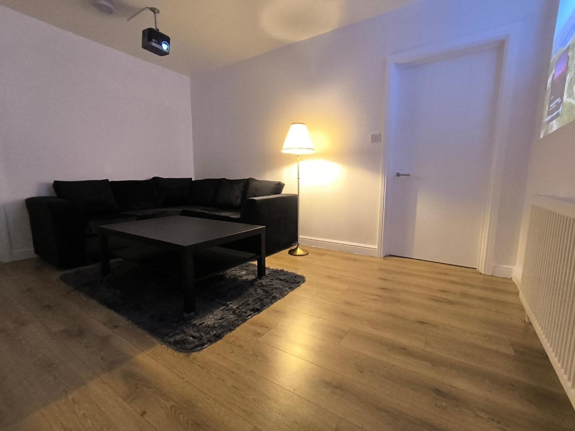 3 Persons Room, 1min Walk From South Wimbledon Station Affittacamere *