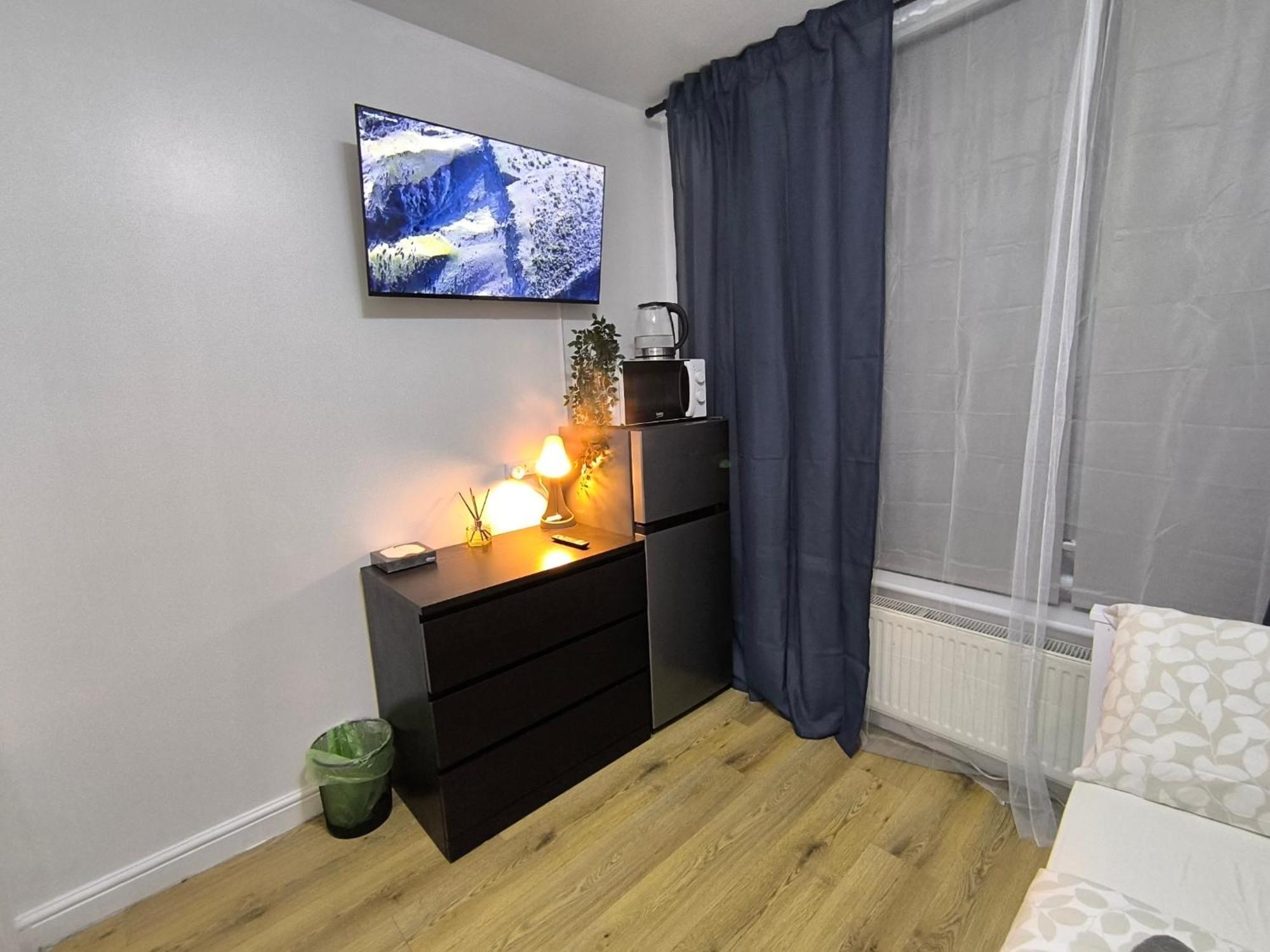 3 Persons Room, 1min Walk From South Wimbledon Station