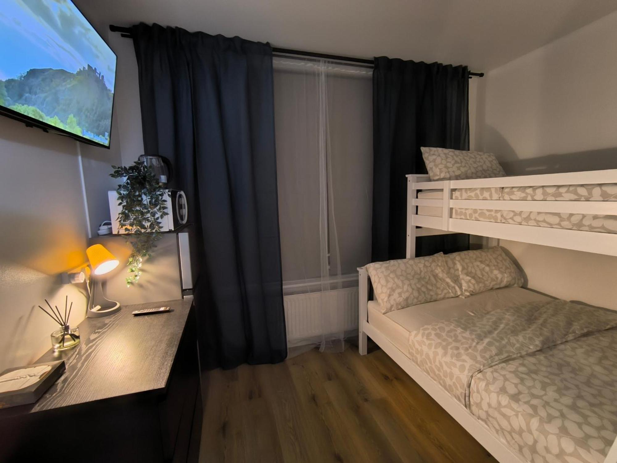 Affittacamere 3 Persons Room, 1min Walk From South Wimbledon Station Londra